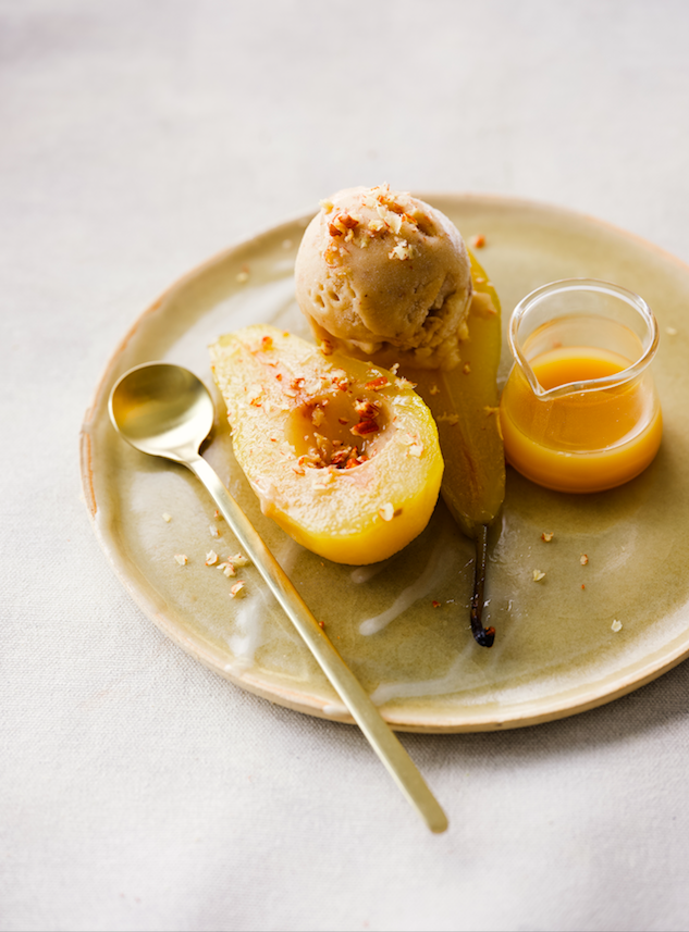 Gepocheerde peren in gimber met nicecream