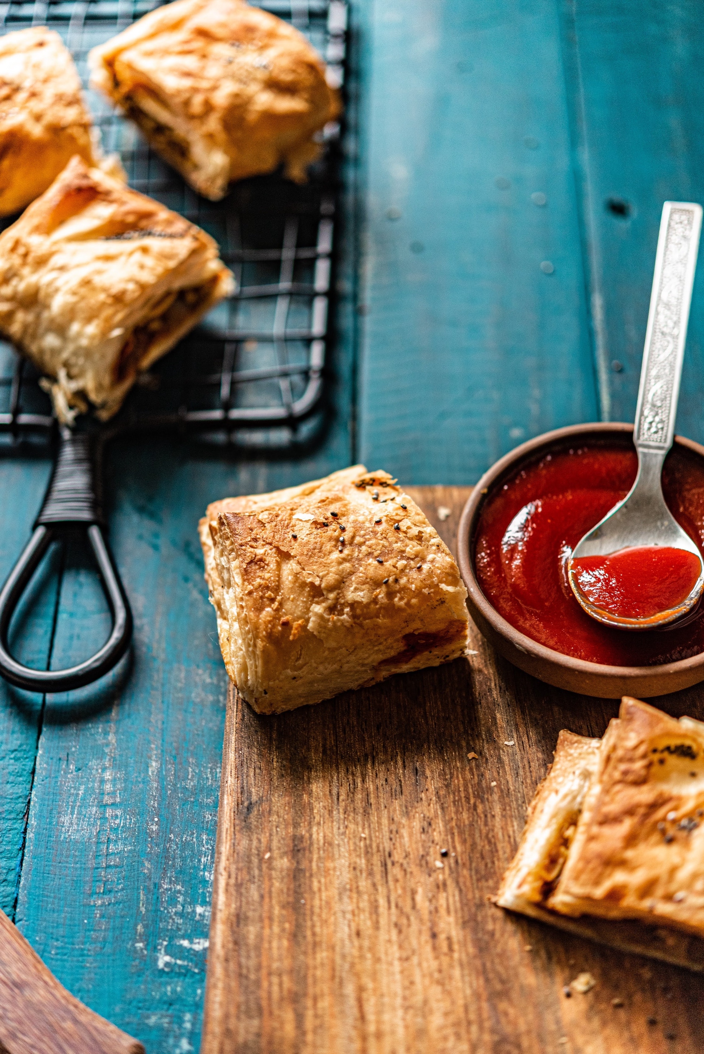 Vegan worstenbroodjes met paddenstoelengehakt