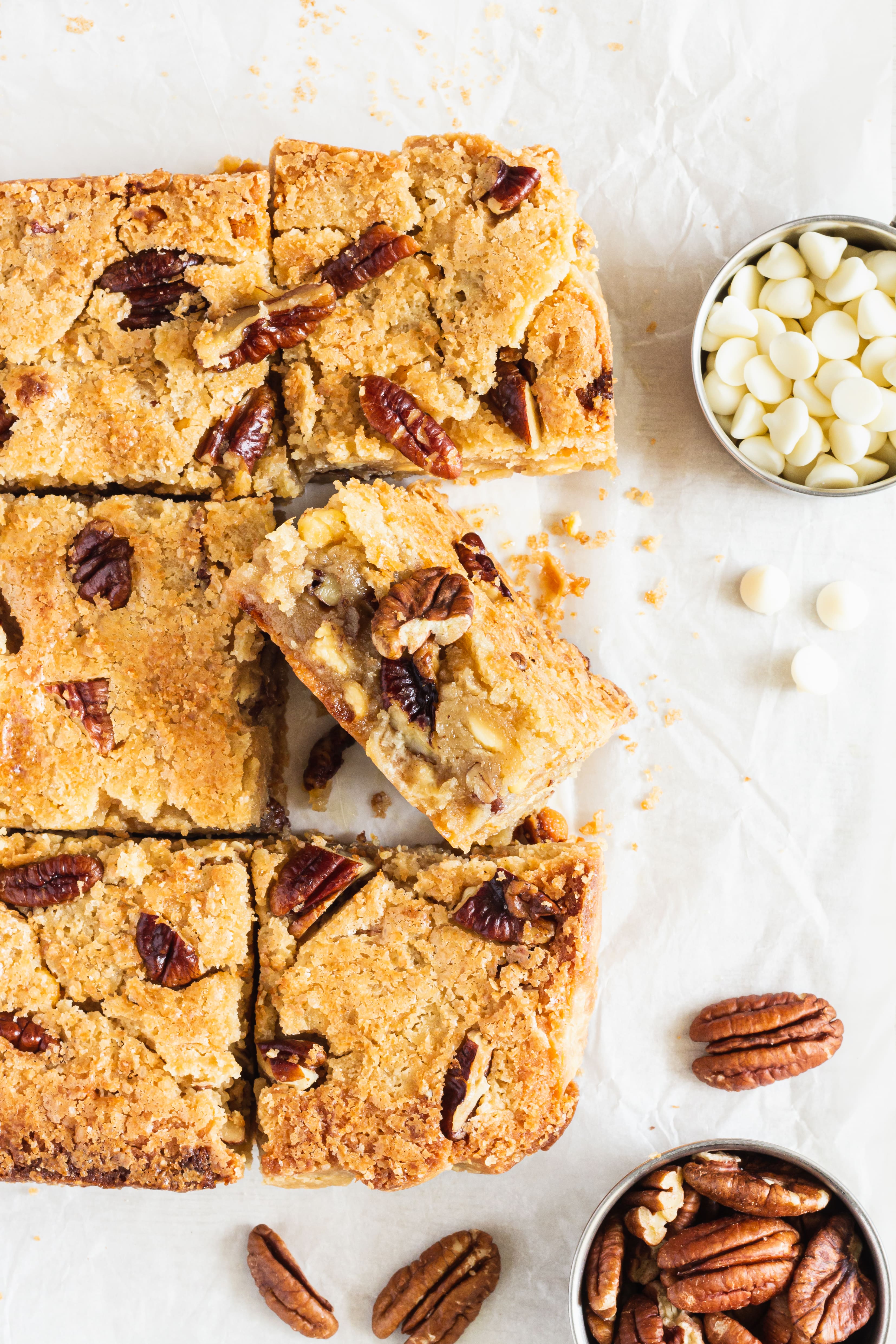 Blondies met witte chocolade en pecannoten