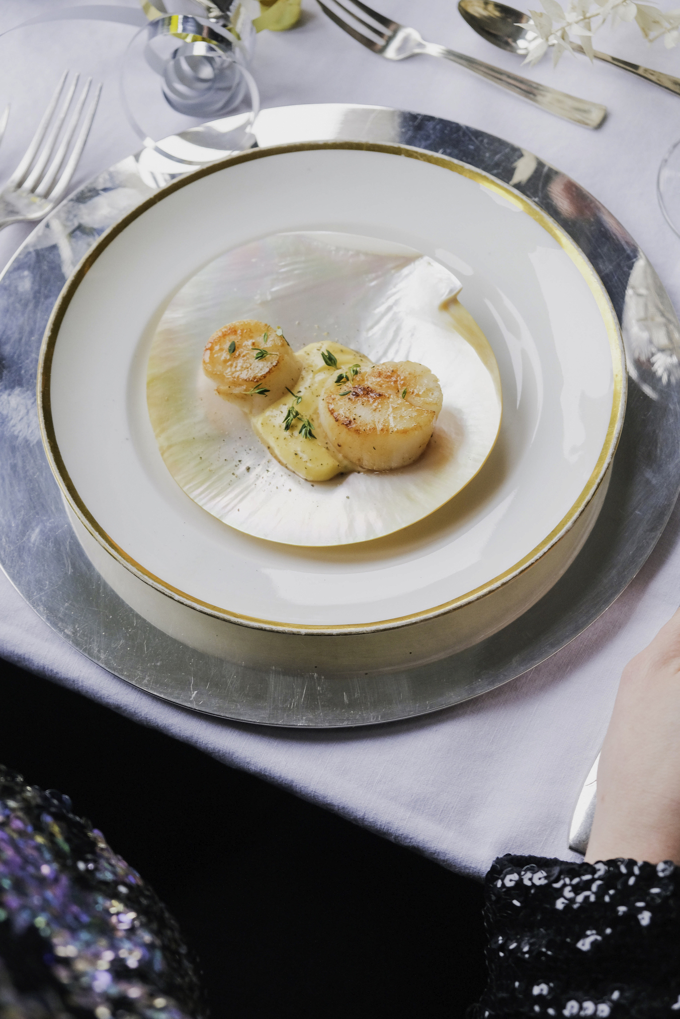 Coquilles met citroen-tijmbearnaise
