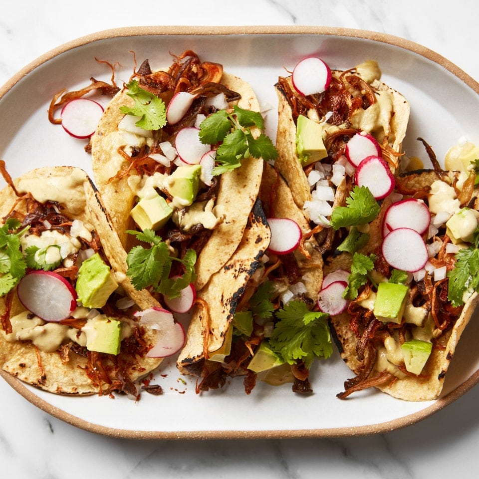 Pulled mushroom taco's met salsa guille