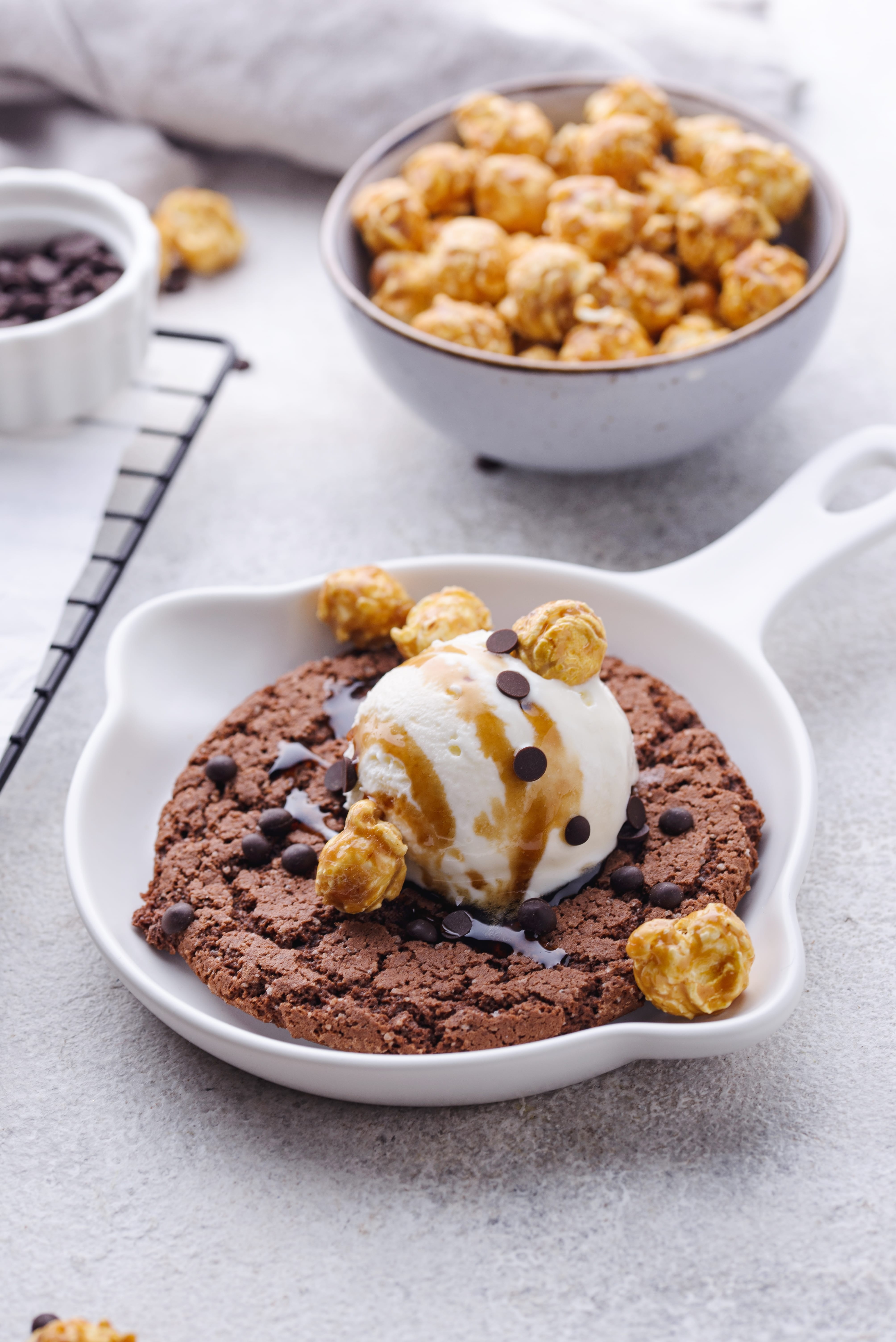 Karamel popcorn brownies