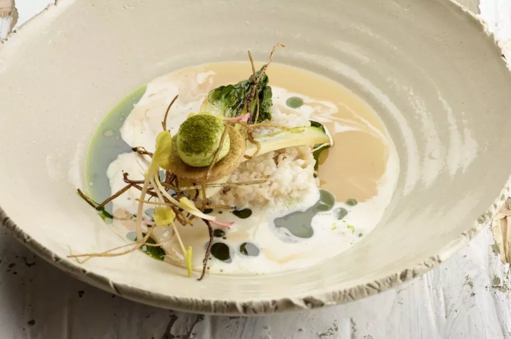 Soep van krab met paksoi en lavas