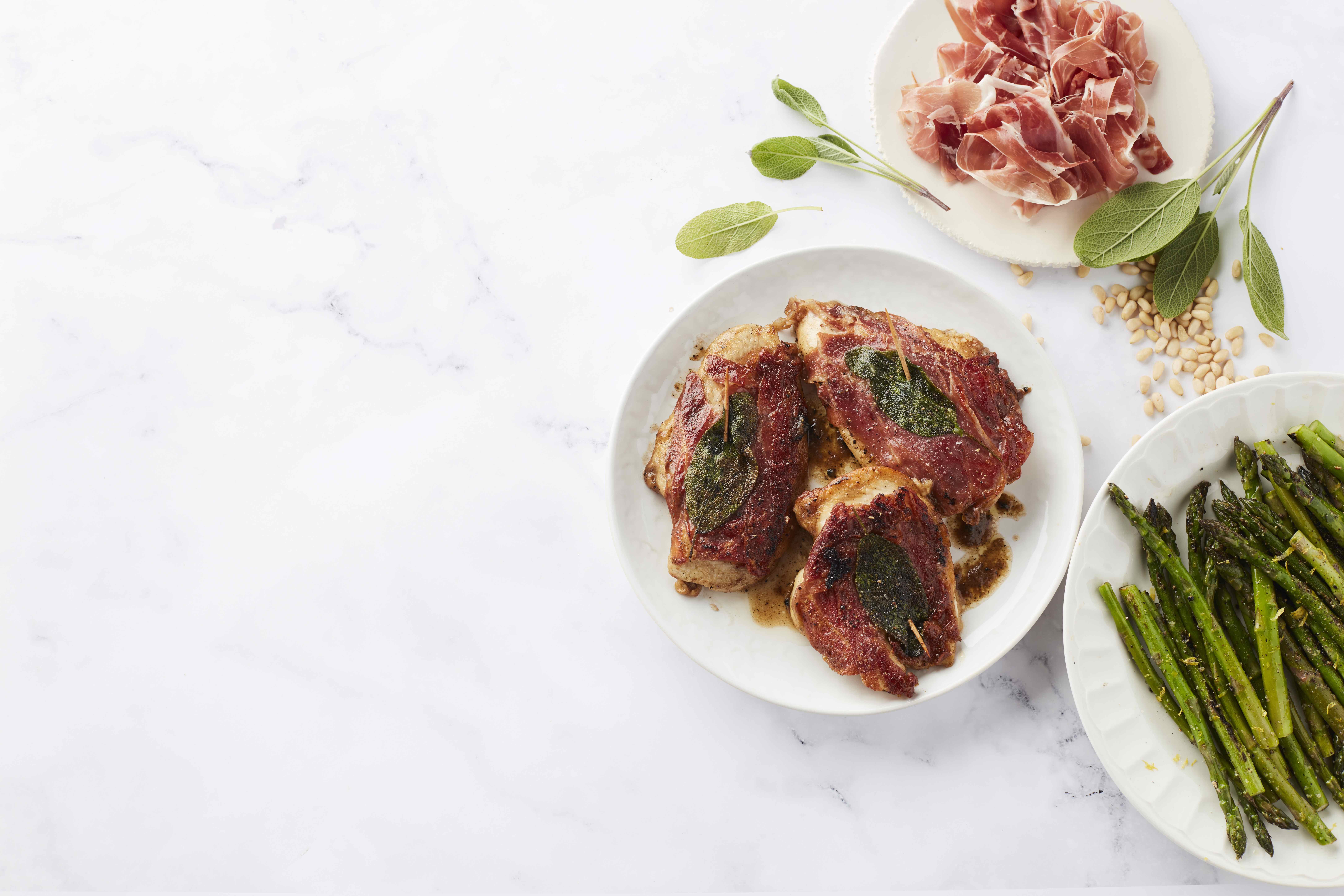 Saltimbocca van kalkoen met groene asperges