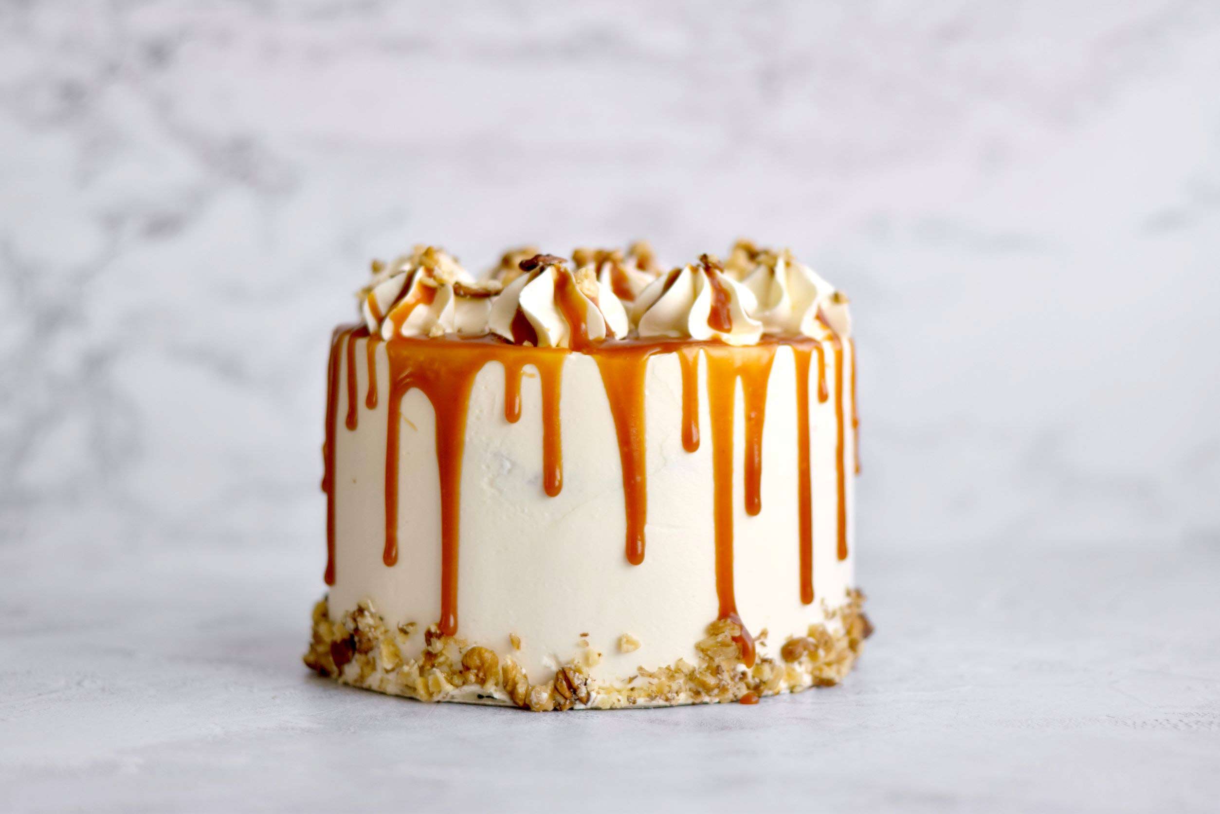 Karameltaart met appel en walnoten
