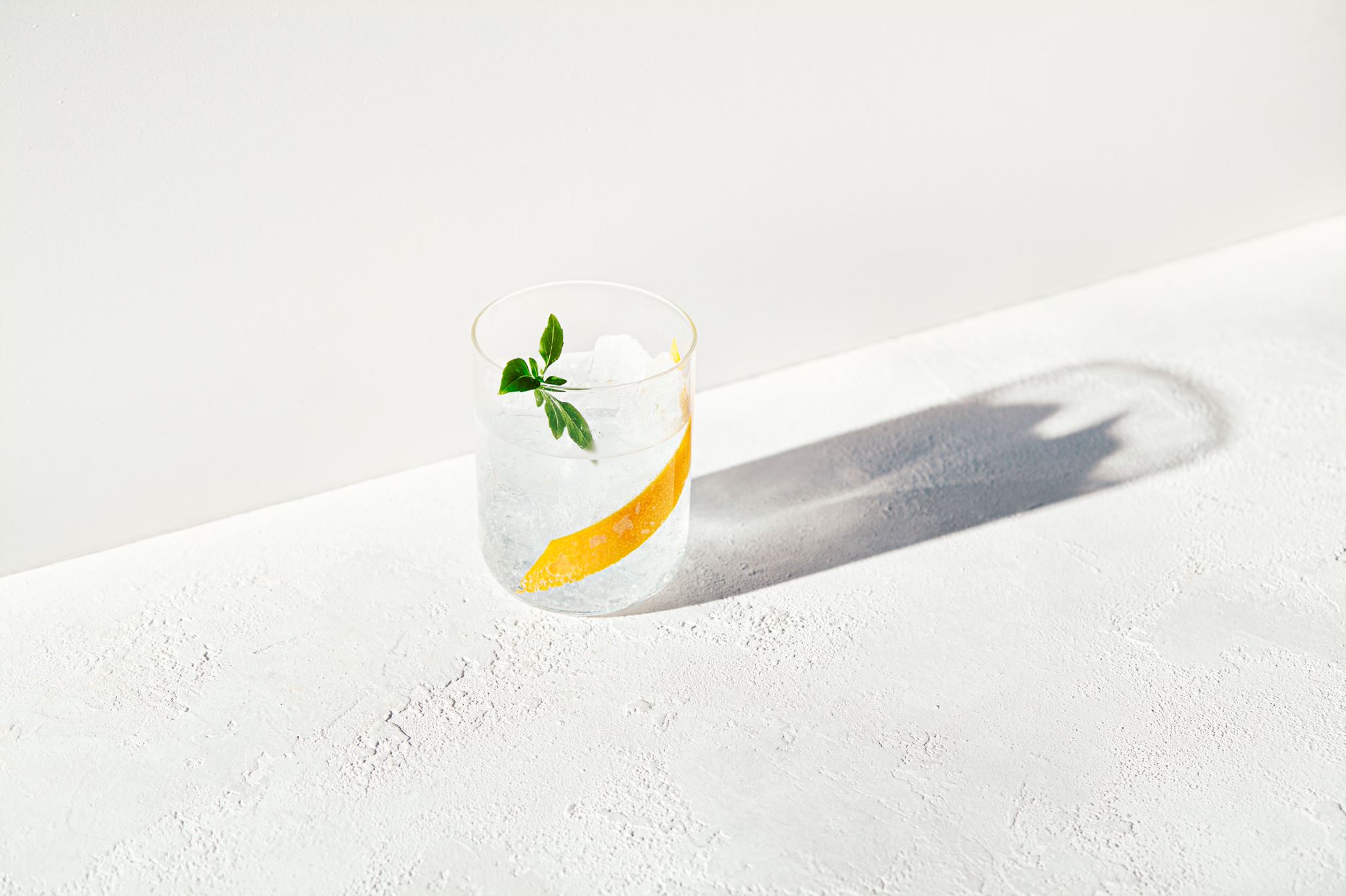 NONA June & tonic