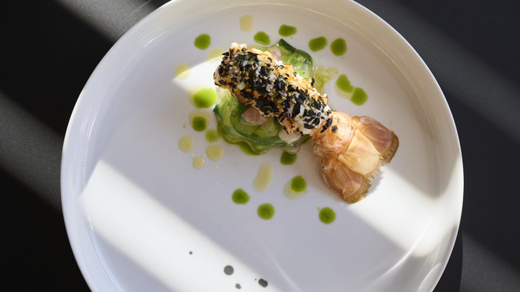 Langoustine met kaffir, spitskool & dashi