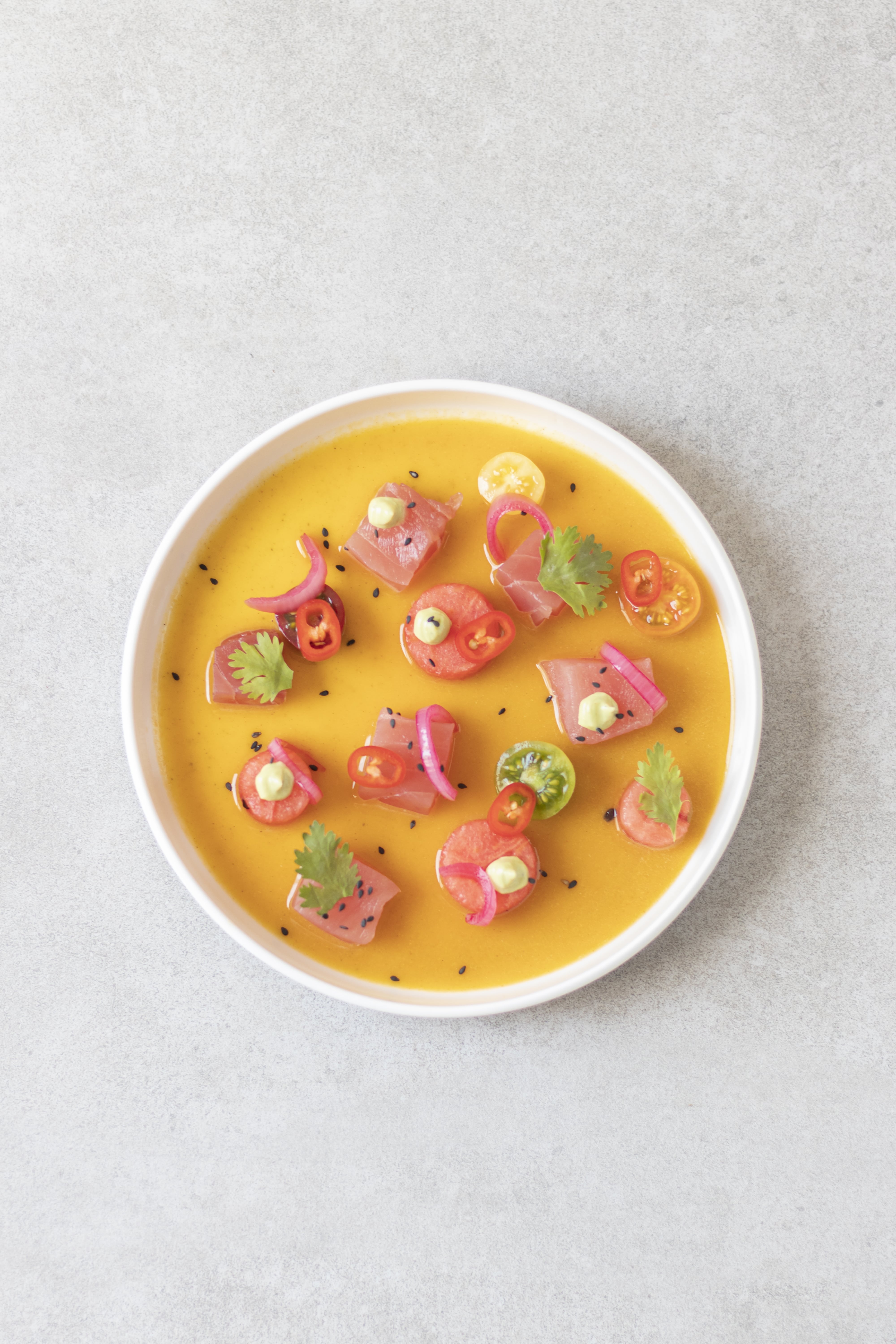 Nikkei ceviche met tonijn, watermeloen & aji amarillo tijgermelk
