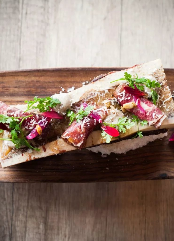 Mergpijp met gerookte Holstein en truffelmayonaise