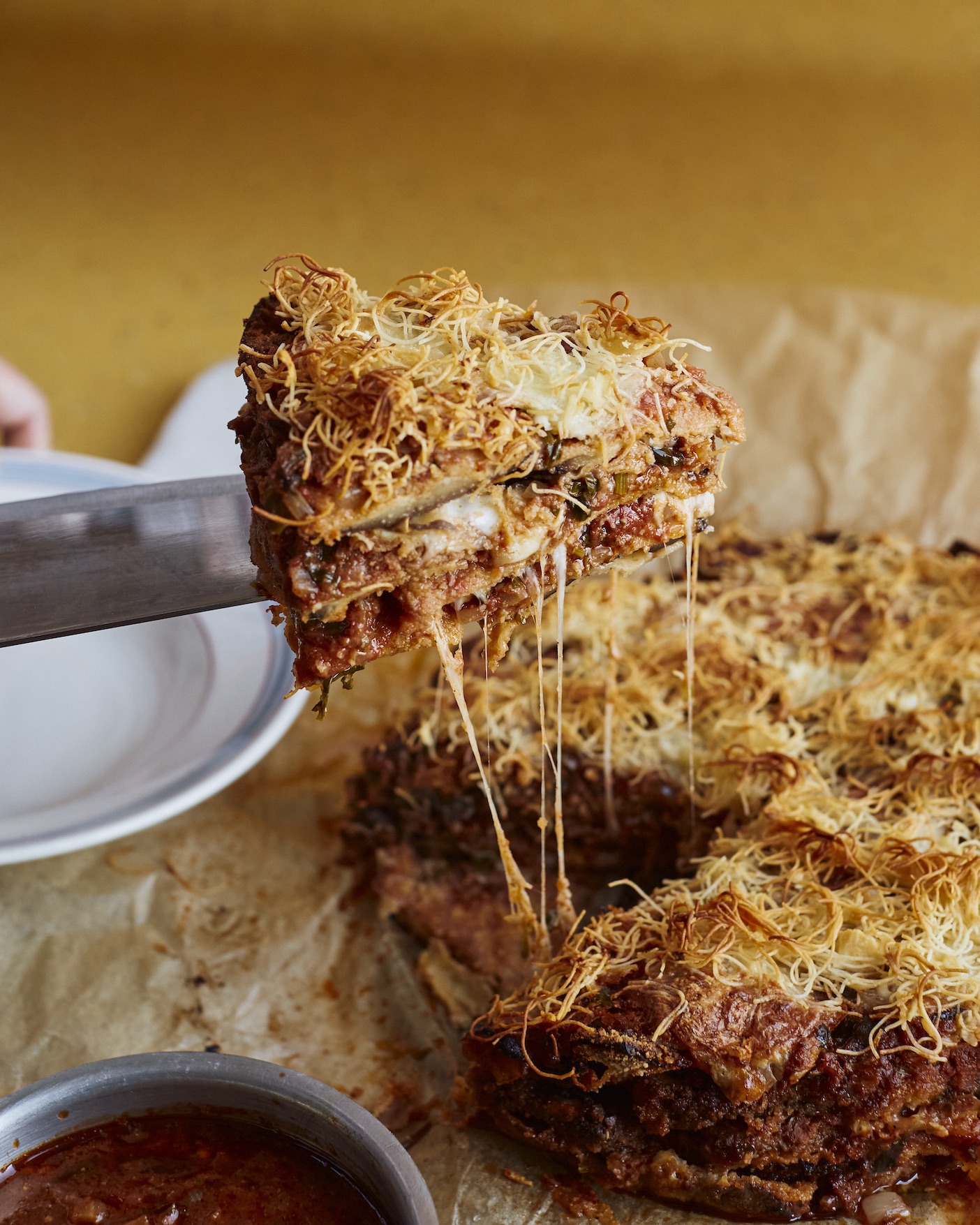 parmigiana-taart met tomatensaus