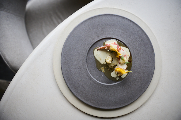 Kreeft met bloemkool, blauwe kaas en beurre blanc