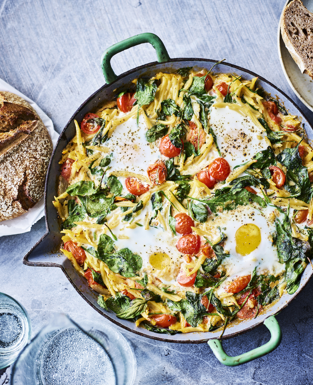 Ovenpasta met spinazie en kerstomaatjes