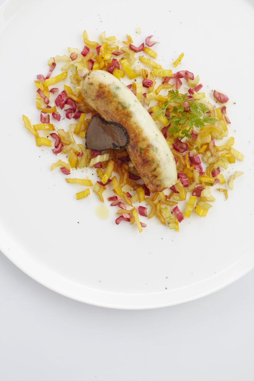 Gebakken snijbietworst met aardappel, zwarte truffel, kervel, geitenkaas & tijm