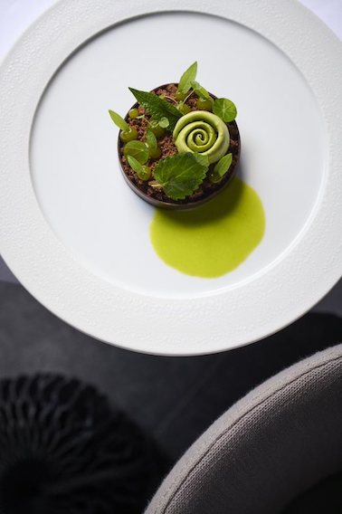 Macaé-chocolade met groene likeur, waterkersijs & kruiden