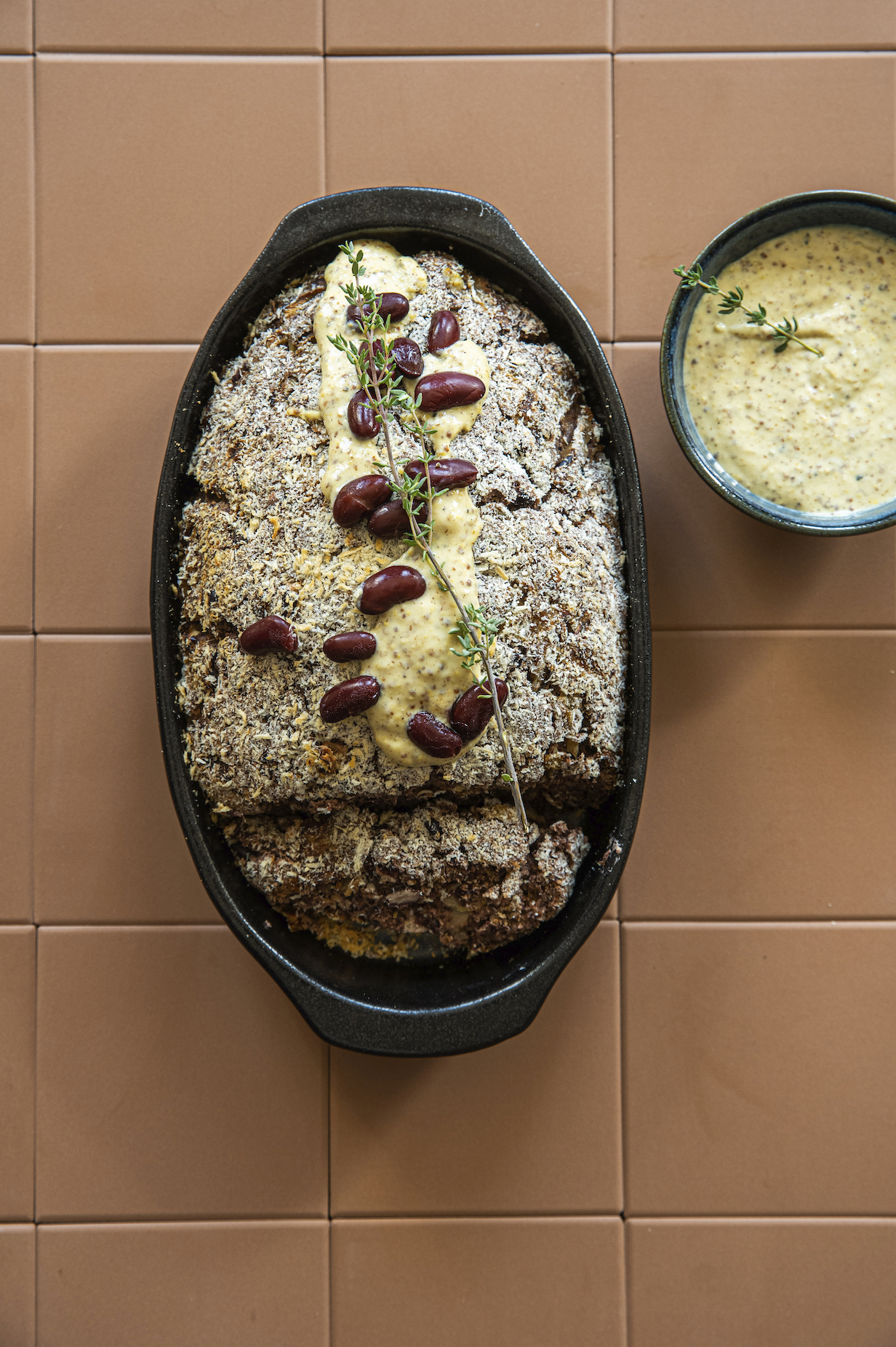 Vegan fricandon van rode bonen met mosterdsaus