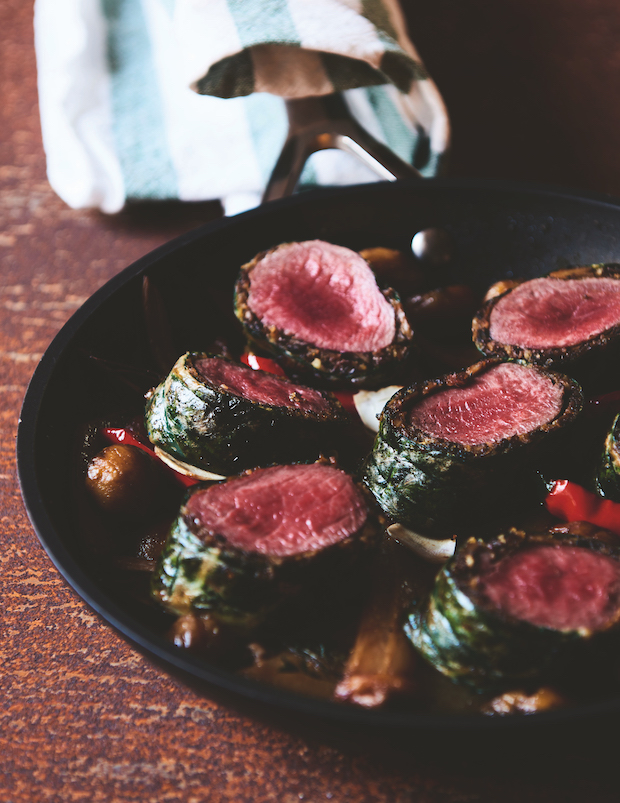 Medaillons van hertenfilet met snijbiet en oesterzwammen