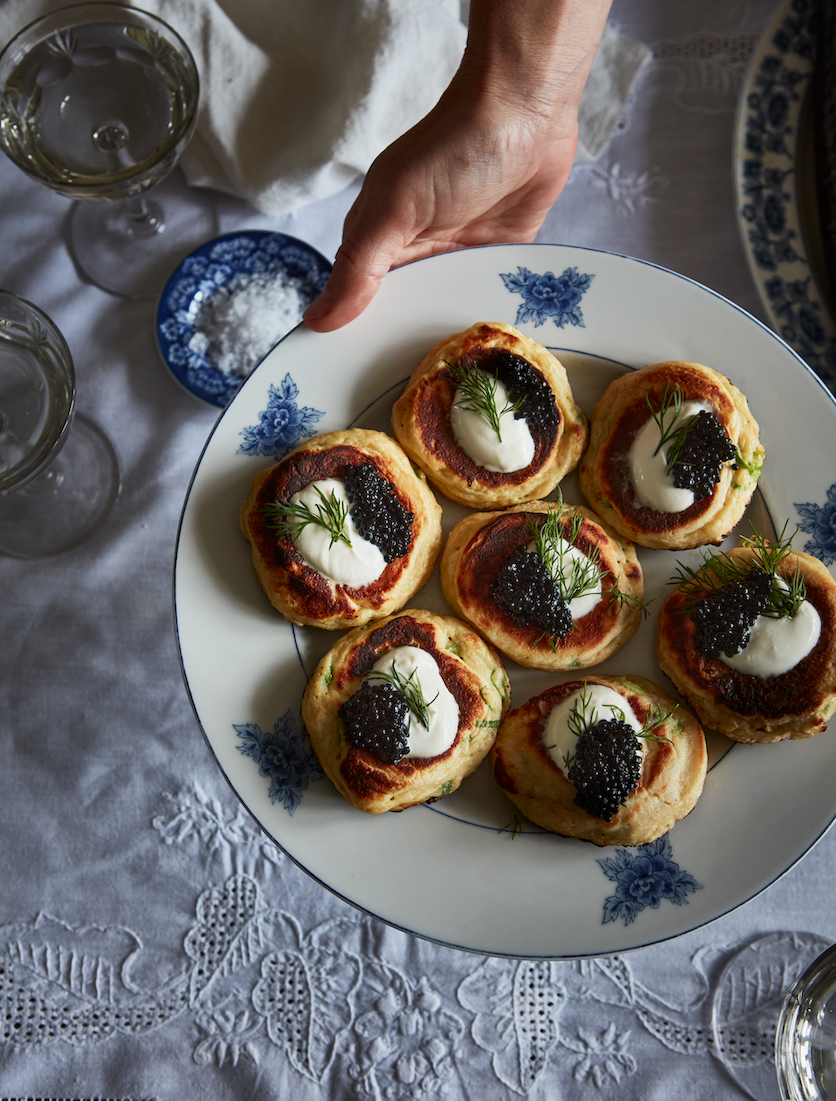 Blini's met crème fraîche en haringkaviaar