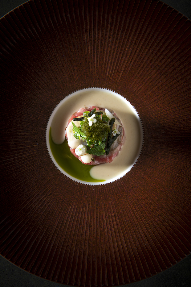 Oester met tonijn, koolrabi & karnemelk