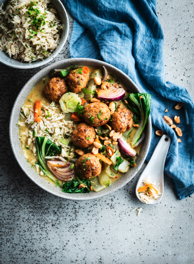 Curry met kippenballetjes & paksoi