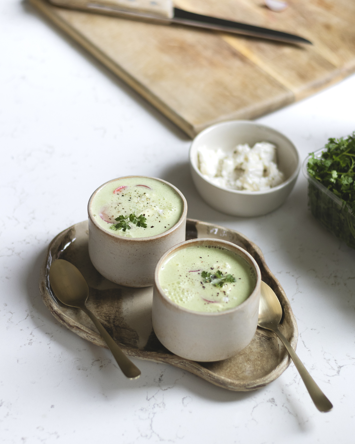 Gazpacho van komkommer met geitenkaas van de lokale boer