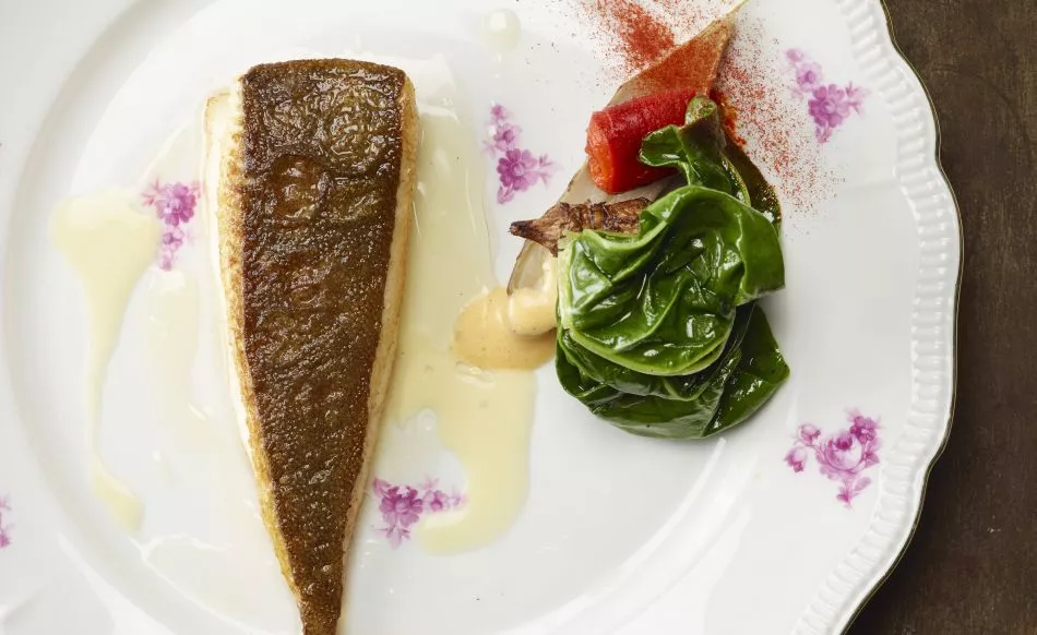 Gebakken pladijs, warmoes, paprika, aardpeer en beurre blanc
