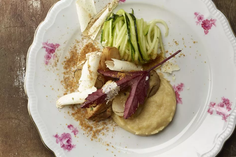 Brandade van pladijs met eekhoorntjesbrood, courgette en zilveruitjes