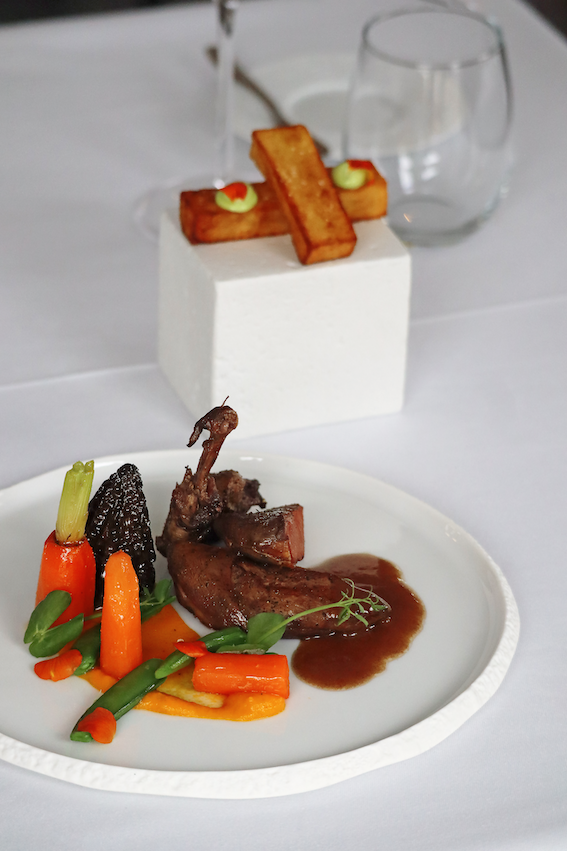 Anjou duif met winterpeen & morilles