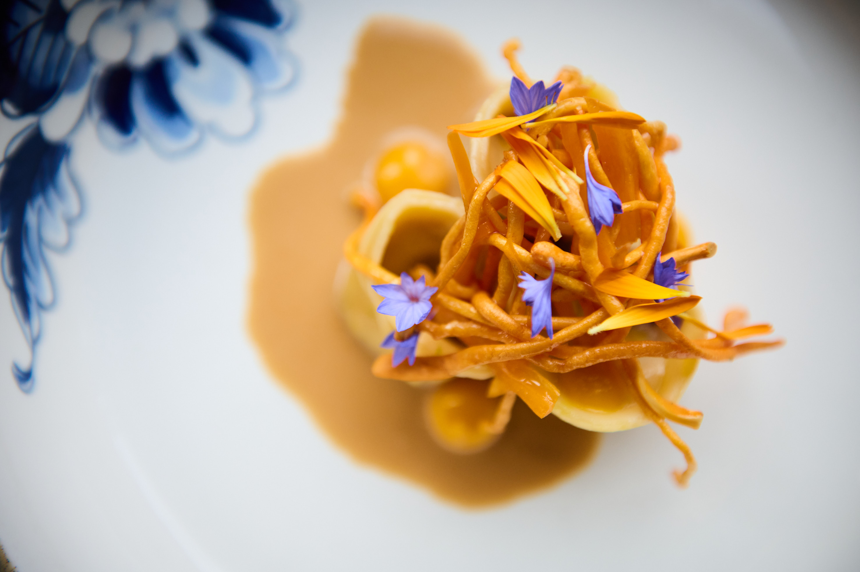 Tortellini met kreeftenbisque & saffraan-sinaasappeldressing