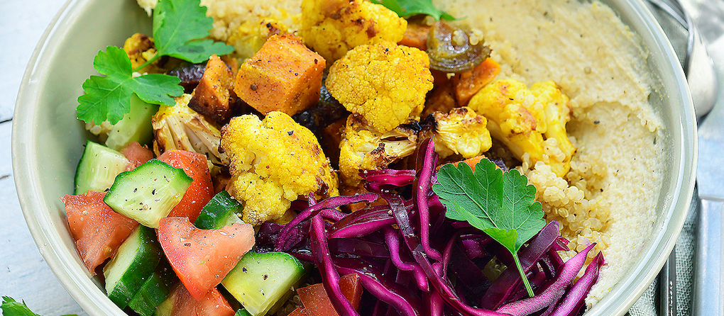 Hummusbowl met geroosterde groentjes