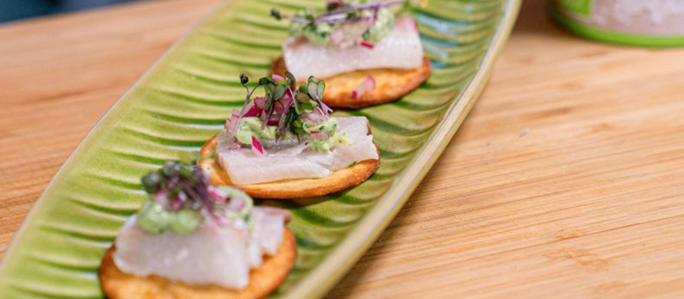 Mini-tostadas met tonijnsashimi