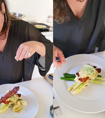Een heerlijke salade met krokant spek, witte asperges en ceasardressing