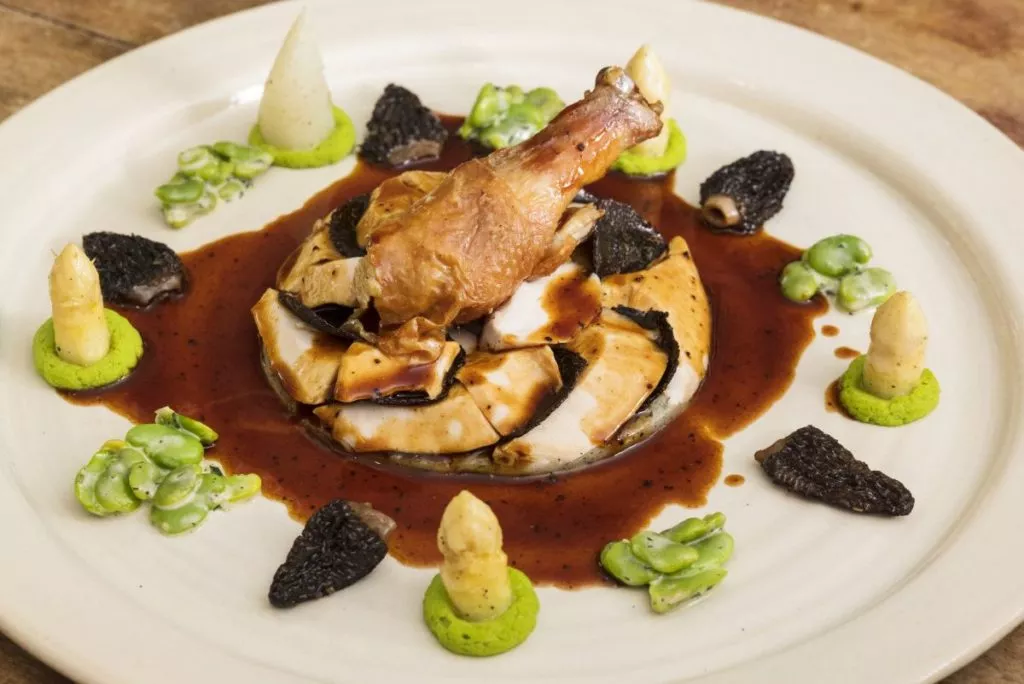 Bressekip met truffel en portosaus