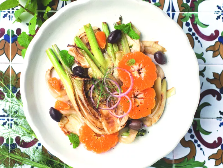 Salade van geschroeide venkel en mandarijn