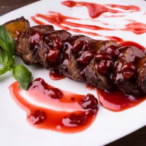 Gehaktbrood met krieken