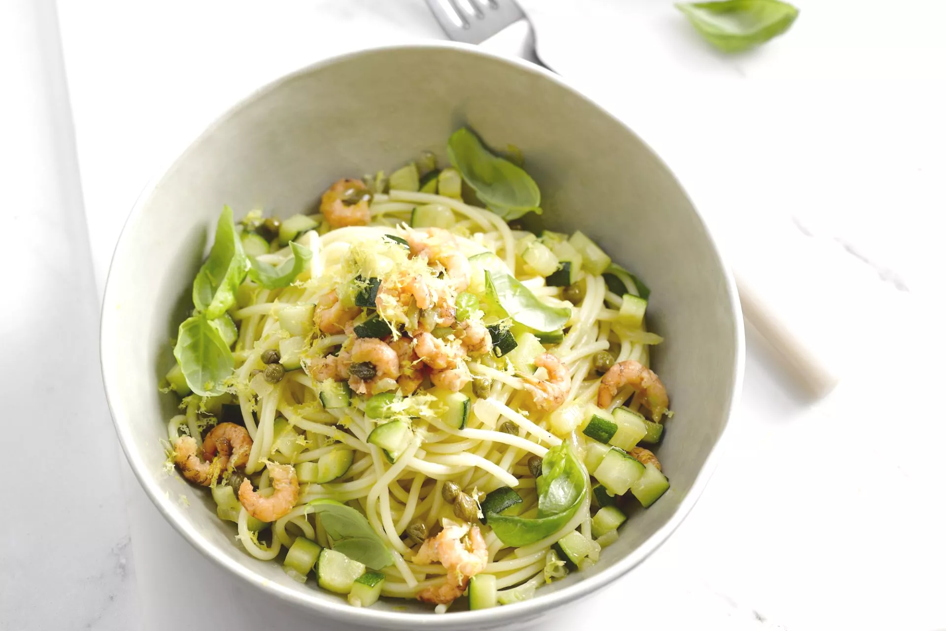 Romige pasta met courgette en garnalen