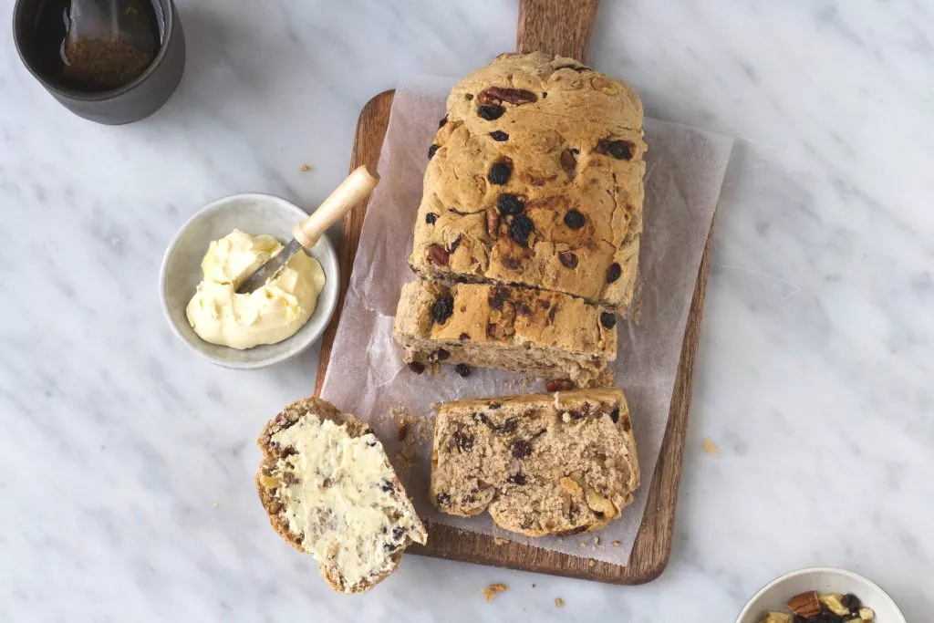Noten-rozijnenbrood