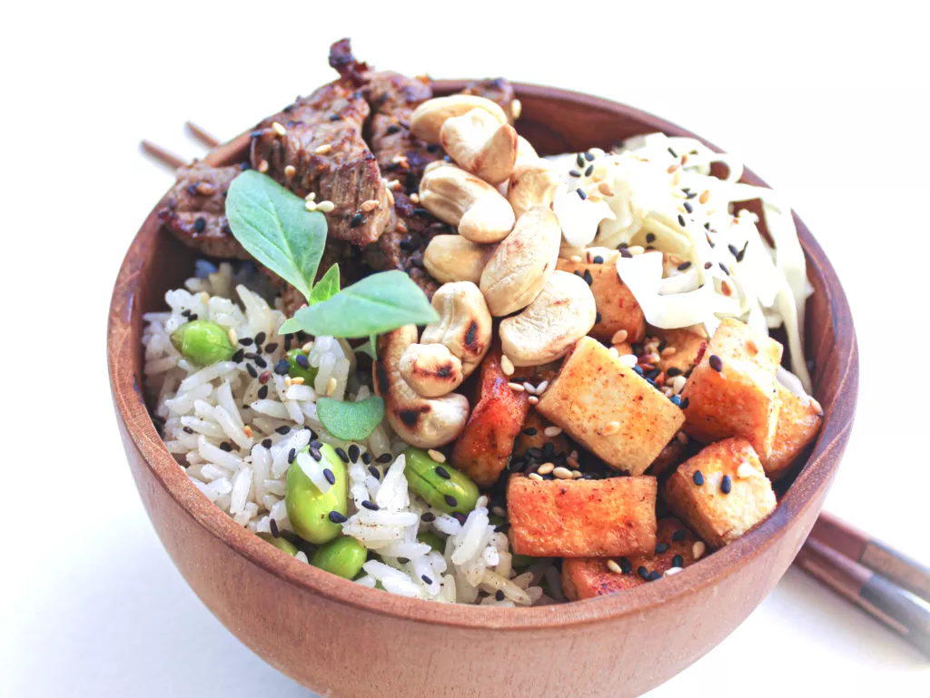 Bowl of goodness: Thaise rijst met gemarineerde rumsteaks en spitskool