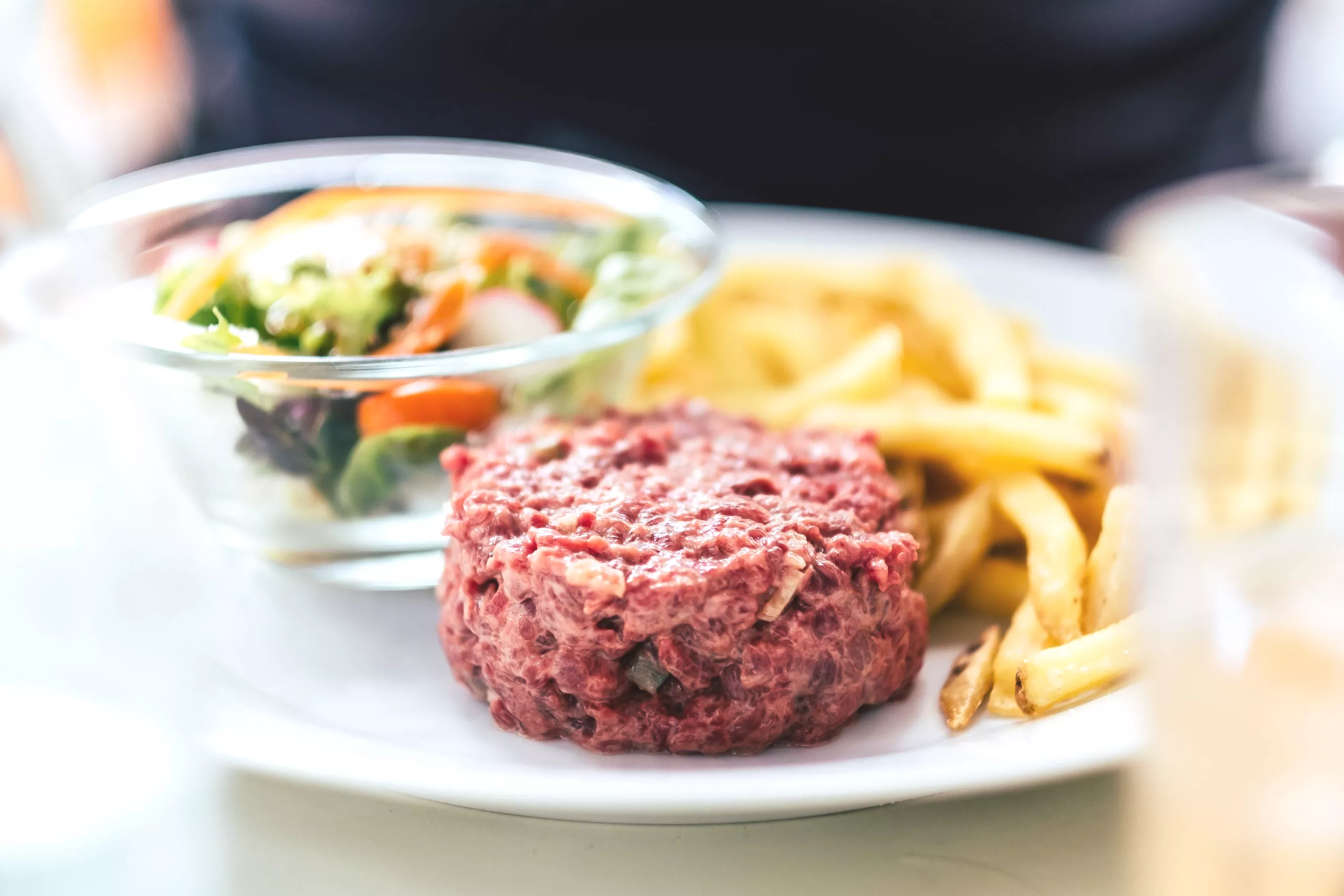 Steak tartaar met verse frietjes