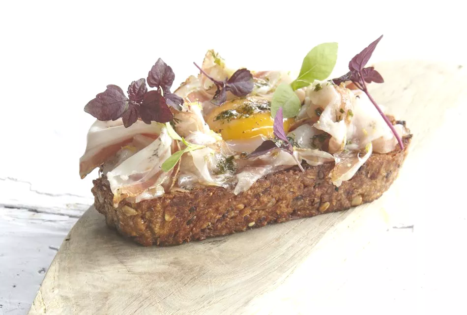 Toast met keelspek