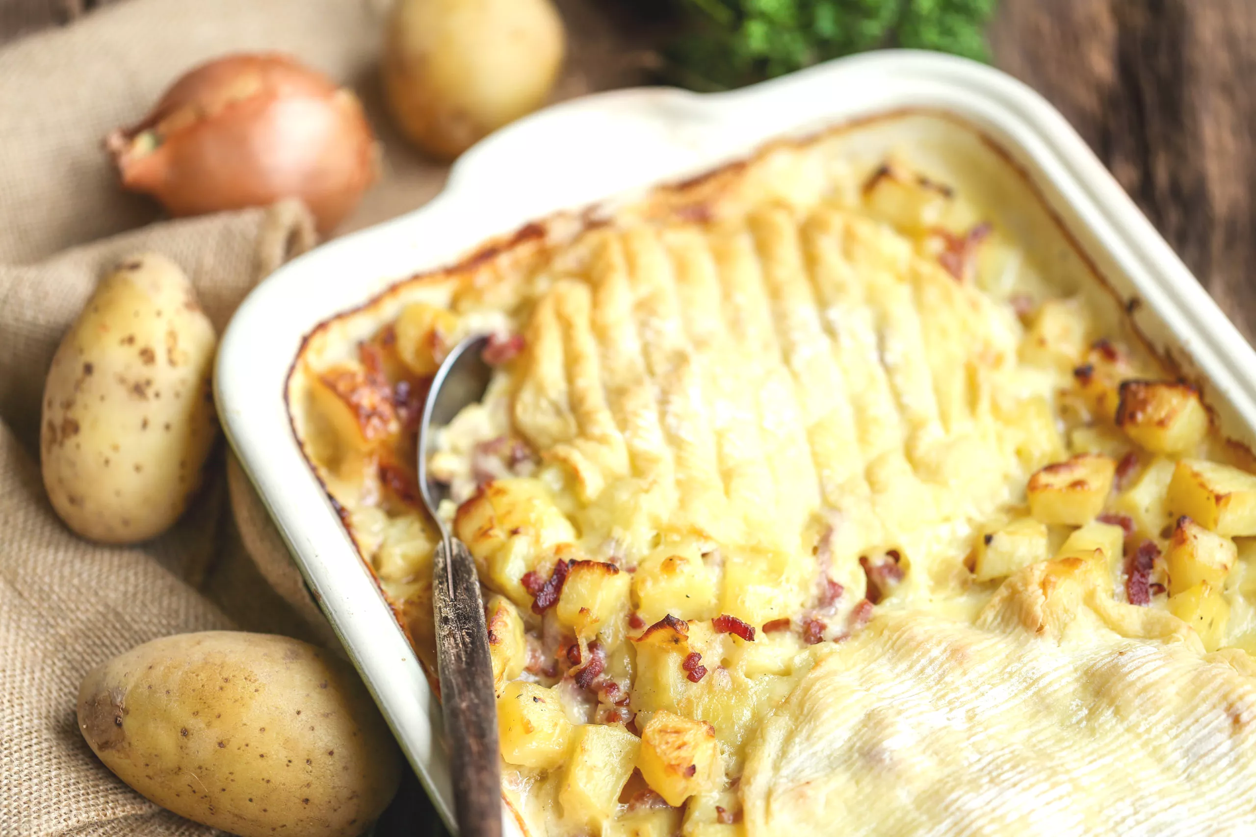 Tartiflette met reblochon, aardappelen spek en witte wijn