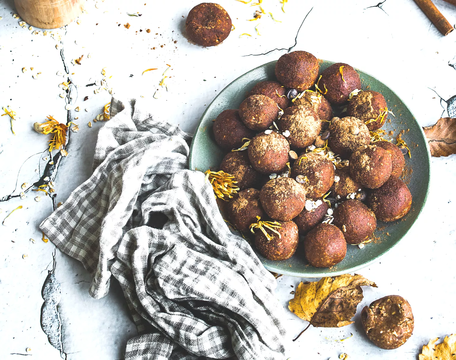 Kaneelballetjes met noten en chocolade