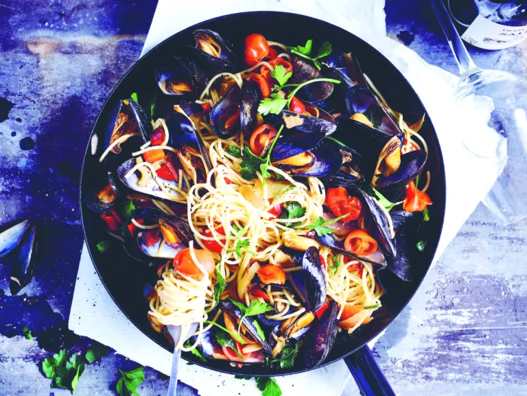 Spaghetti met mosselen en tomaat