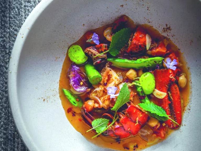 Sofrito met kreeft en kikkererwten