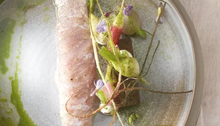 Sashimi van lipvis met radijs, brood & plattekaas