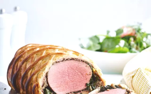 Beef Wellington met spinazie en paddenstoelenpaté