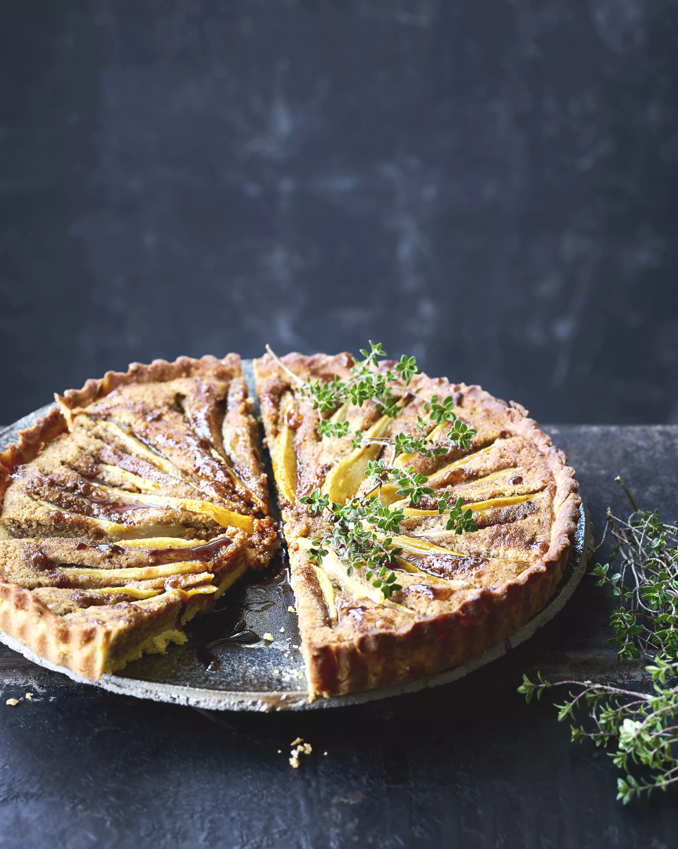 Walnotenfrangipane met peren en karamel van notenlikeur