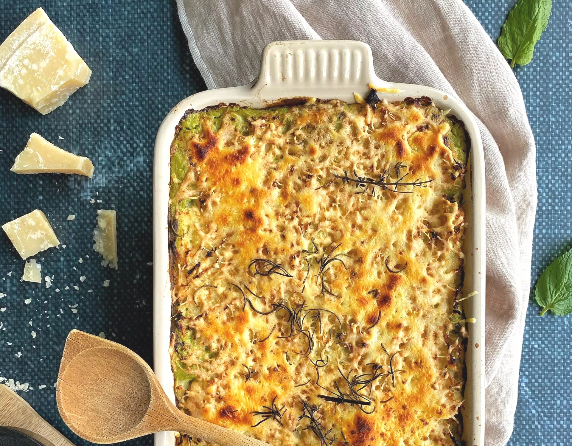 Ovenschotel met balletjes in broccolisaus en pastinaakpuree