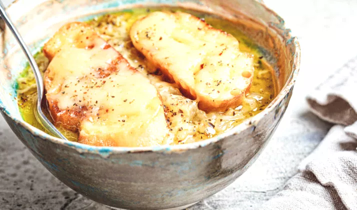 Franse uiensoep met Gruyère kaas