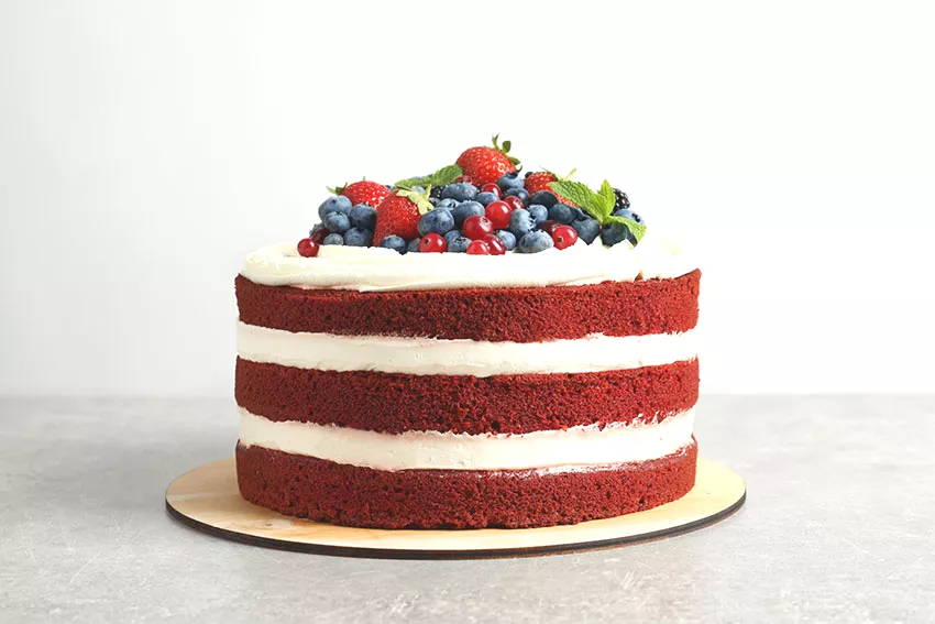 Vegan red velvet taart