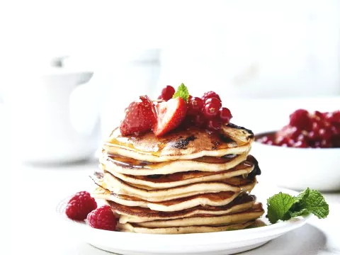 Chocolate chip pancakes met banaan